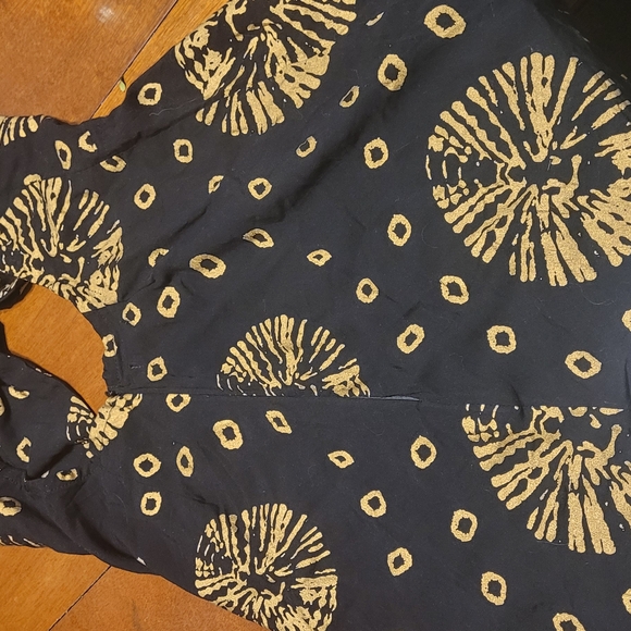 Dresses & Skirts - Black and Gold Patterned Dress